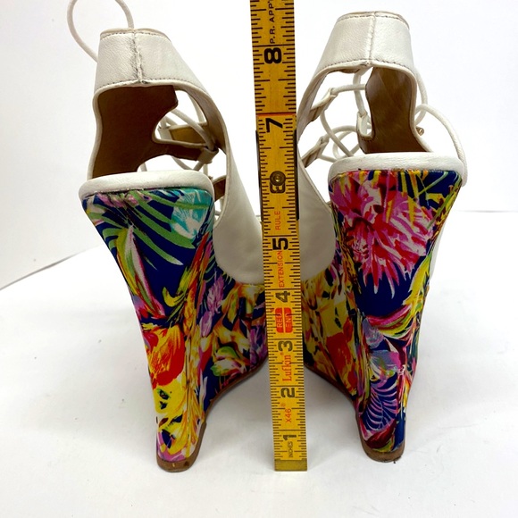 Dollhouse wedges women size 8 very colorful and sassy 💯🔥🔥💥 - Picture 7 of 9
